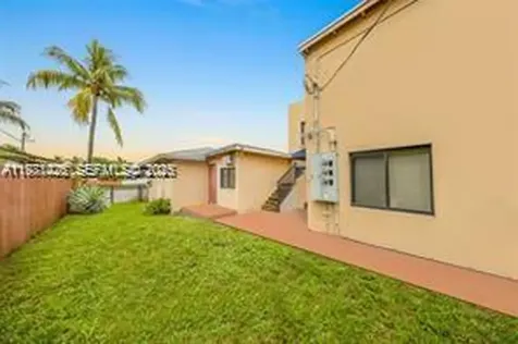 1675 NW 2nd Street Miami FL 33125