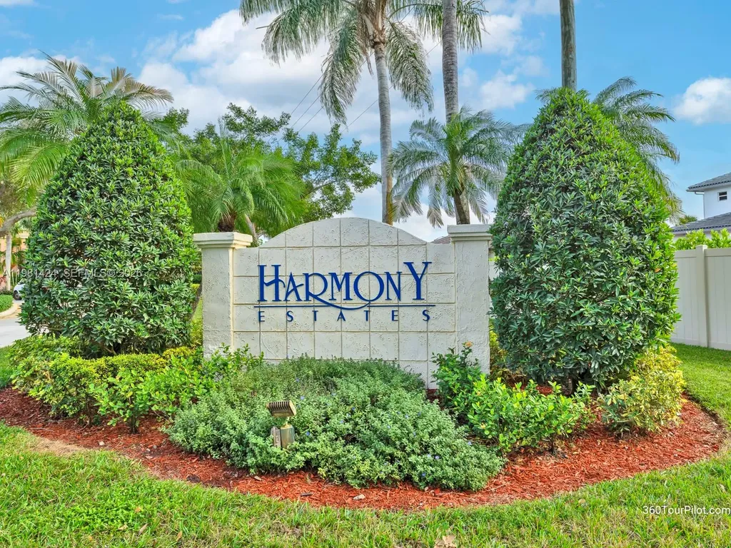 1663 E Harmony Lake Circle Davie FL 33324