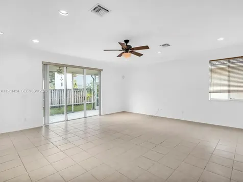 1663 E Harmony Lake Circle Davie FL 33324