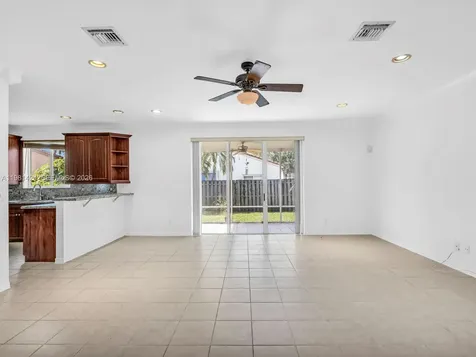 1663 E Harmony Lake Circle Davie FL 33324