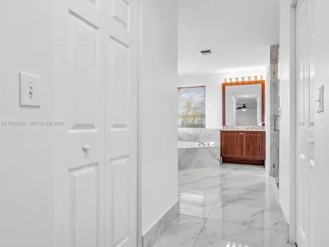 1663 E Harmony Lake Circle Davie FL 33324