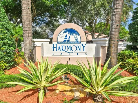 1663 E Harmony Lake Circle Davie FL 33324