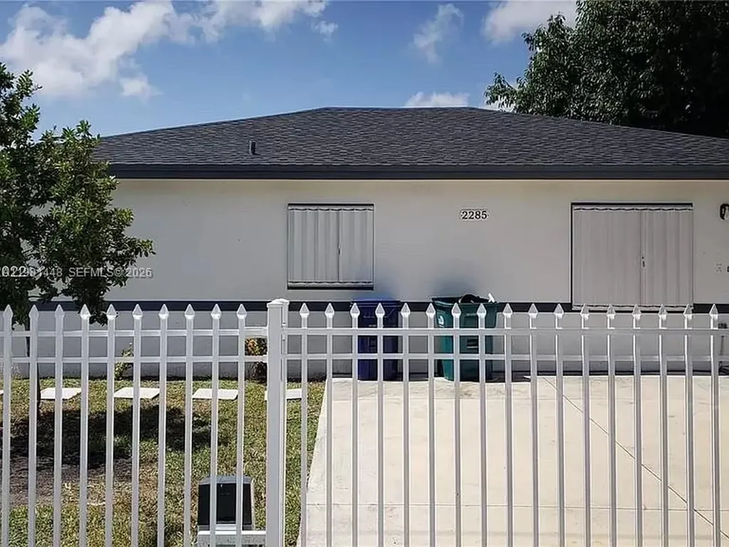 2285 NW 91 Street Miami FL 33147