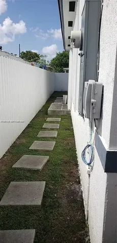 2285 NW 91 Street Miami FL 33147