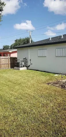 2285 NW 91 Street Miami FL 33147