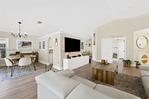 334 SW 194th Avenue Pembroke Pines FL 33029