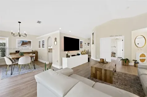 334 SW 194th Avenue Pembroke Pines FL 33029