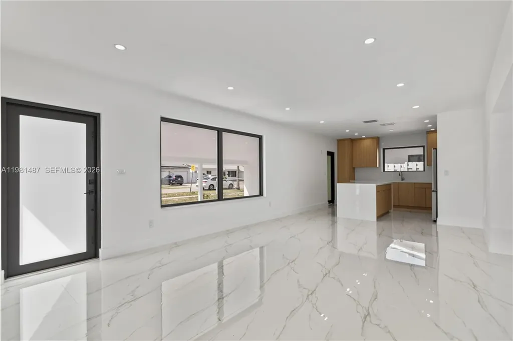 921 W 50th Place Hialeah FL 33012