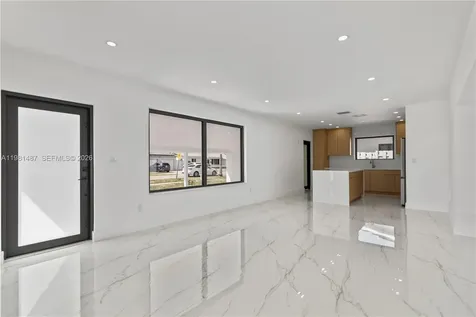 921 W 50th Place Hialeah FL 33012