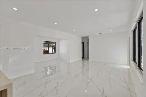 921 W 50th Place Hialeah FL 33012