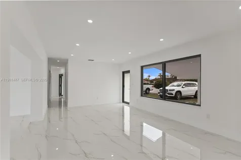 921 W 50th Place Hialeah FL 33012