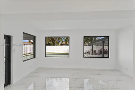 921 W 50th Place Hialeah FL 33012