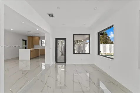 921 W 50th Place Hialeah FL 33012