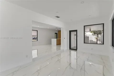 921 W 50th Place Hialeah FL 33012