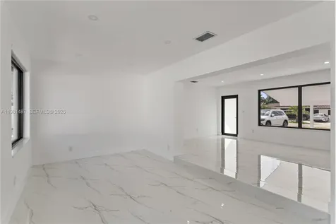 921 W 50th Place Hialeah FL 33012