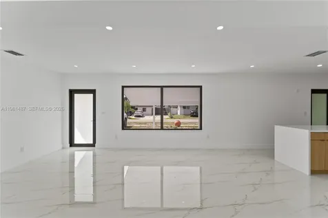 921 W 50th Place Hialeah FL 33012
