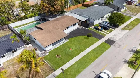 921 W 50th Place Hialeah FL 33012