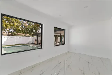 921 W 50th Place Hialeah FL 33012