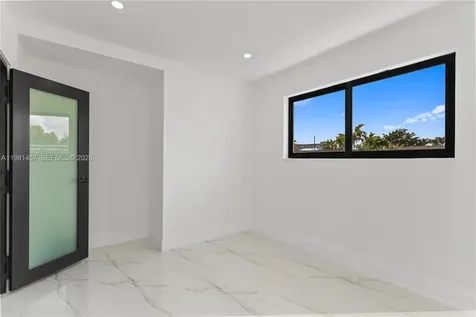 921 W 50th Place Hialeah FL 33012