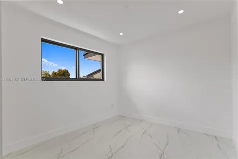 921 W 50th Place Hialeah FL 33012