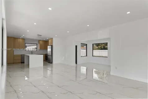 921 W 50th Place Hialeah FL 33012