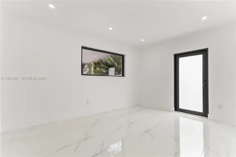 921 W 50th Place Hialeah FL 33012