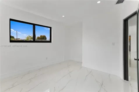 921 W 50th Place Hialeah FL 33012