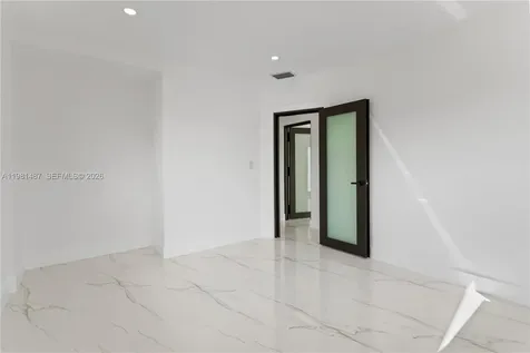 921 W 50th Place Hialeah FL 33012