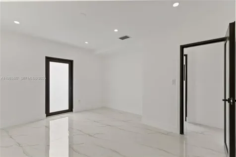 921 W 50th Place Hialeah FL 33012
