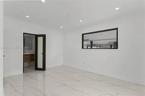 921 W 50th Place Hialeah FL 33012