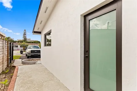 921 W 50th Place Hialeah FL 33012