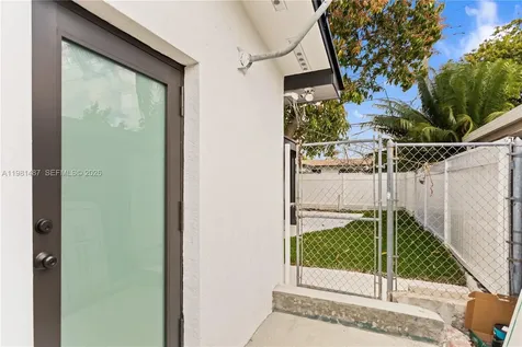 921 W 50th Place Hialeah FL 33012