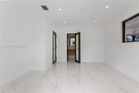 921 W 50th Place Hialeah FL 33012