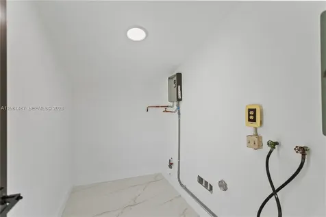 921 W 50th Place Hialeah FL 33012