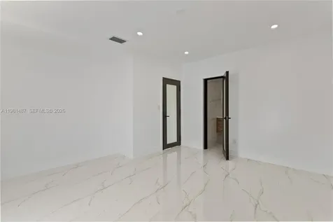 921 W 50th Place Hialeah FL 33012
