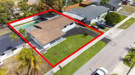 921 W 50th Place Hialeah FL 33012