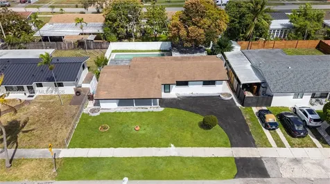 921 W 50th Place Hialeah FL 33012