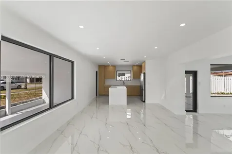921 W 50th Place Hialeah FL 33012