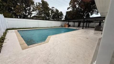 921 W 50th Place Hialeah FL 33012