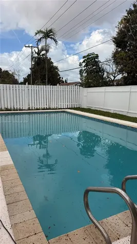 921 W 50th Place Hialeah FL 33012