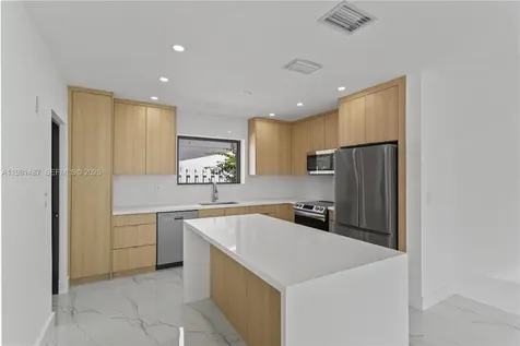 921 W 50th Place Hialeah FL 33012