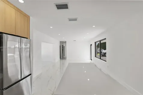 921 W 50th Place Hialeah FL 33012