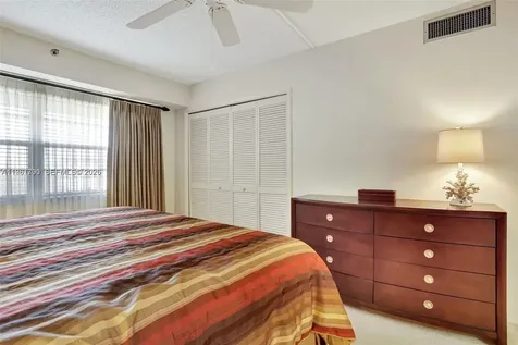 3510 Oaks Way Pompano Beach FL 33069