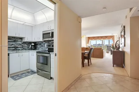 3510 Oaks Way Pompano Beach FL 33069