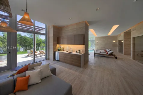 16385 Biscayne Boulevard North Miami Beach FL 33160