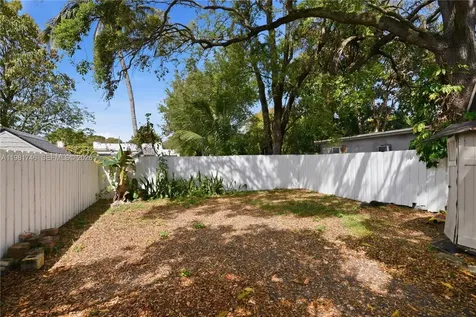 1431 NW 30th Street Miami FL 33142
