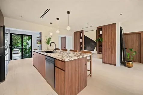 871 NE 128th Street North Miami FL 33161