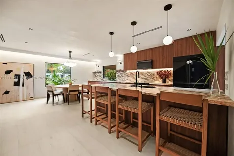 871 NE 128th Street North Miami FL 33161