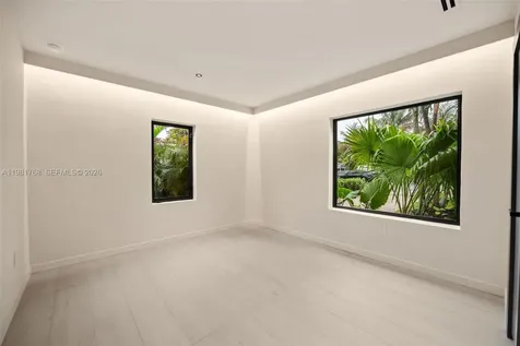 871 NE 128th Street North Miami FL 33161