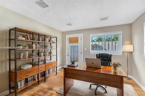 735 NE 38th Street Oakland Park FL 33334